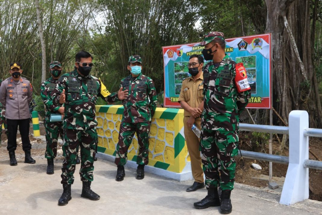 Dandim Blitar Dampingi Tim Wasev Mabes TNI Tinjau TMMD Di Blitar