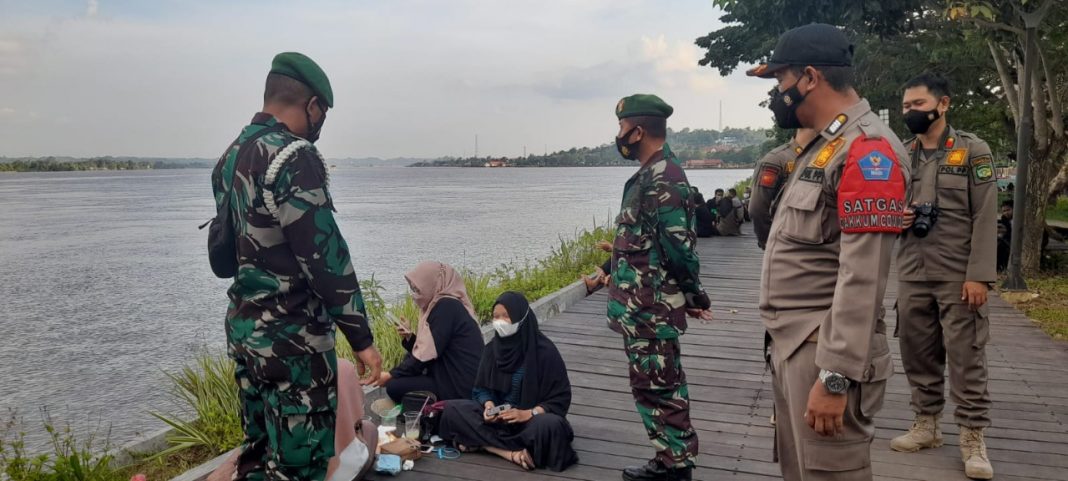 Melalui Patroli Gabungan, Kodim Kukar Lakukan Penegakan Hukum Disiplin Prokes