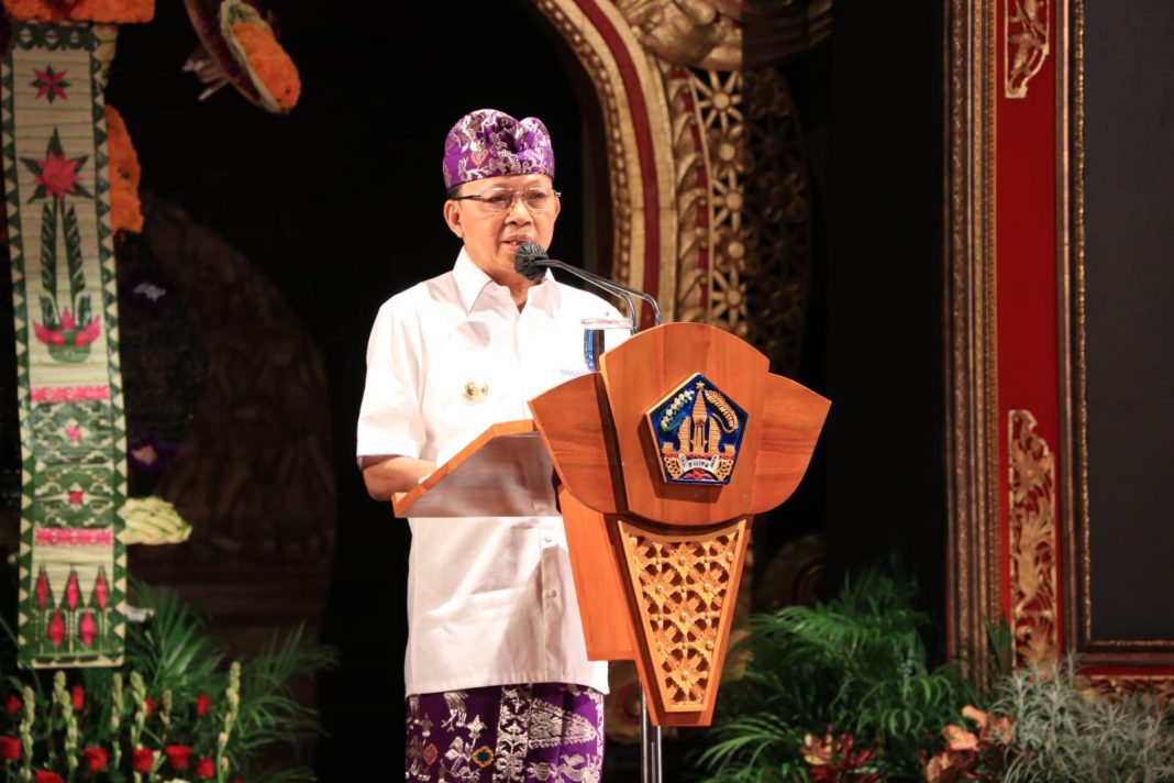 Gubernur Bali Serahkan Beasiwa untuk 1.501 Siswa Berprestasi