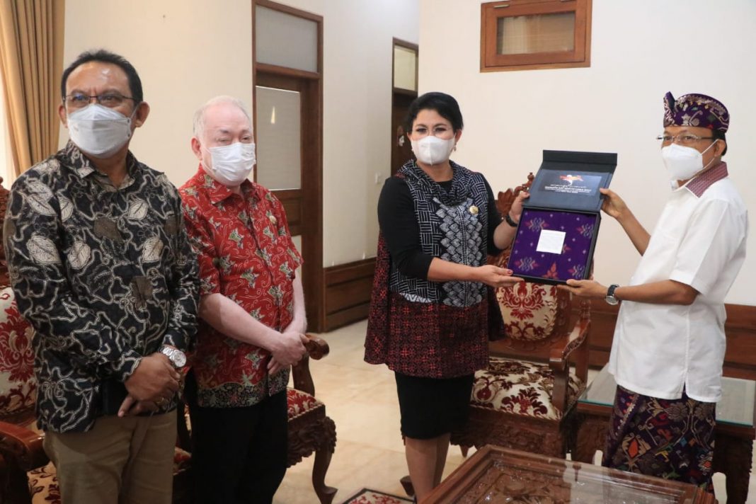 Gubernur Bali Berbagi Ilmu Pengembangan Pariwisata ke Bupati Sitaro