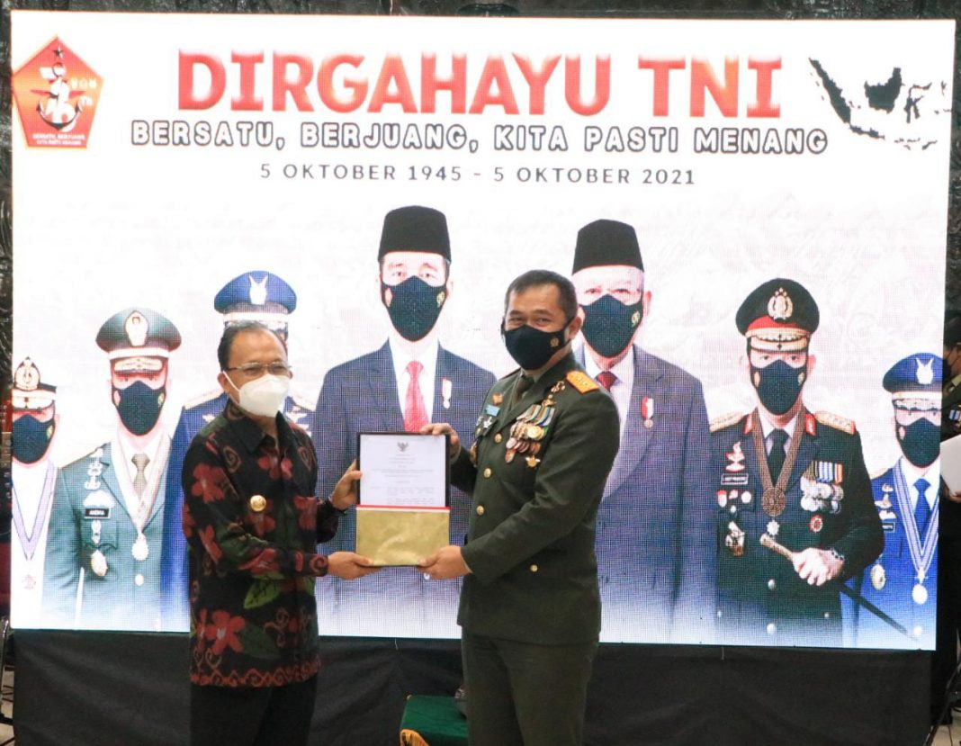 Gubernur Bali Serahkan Sertifikat Tanah Hibah untuk Perumahan Prajurit TNI AD