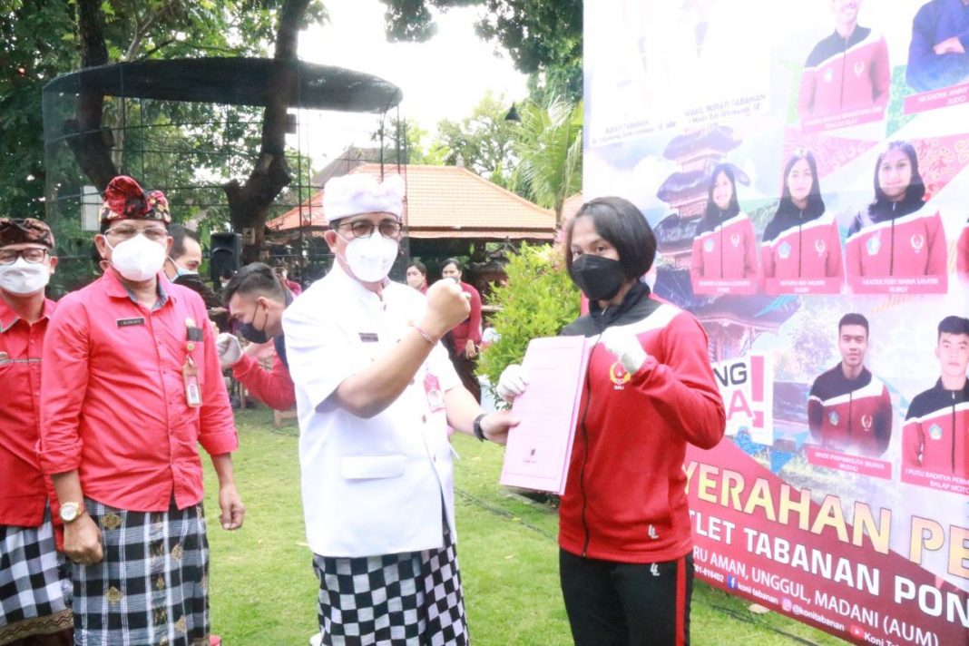 Bupati Tabanan Berikan Penghargaan Para Atlet Tabanan Peraih Medali PON XX Papua 2021