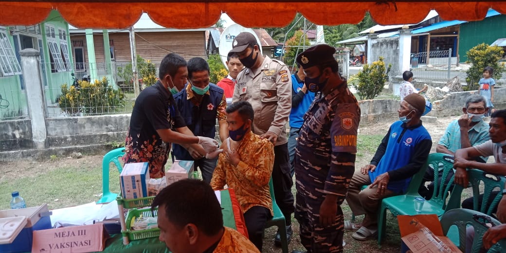 Lanal Simeulue Laksanakan Serbuan Vaksinasi Di Desa Dihit Kecamatan Simeulue