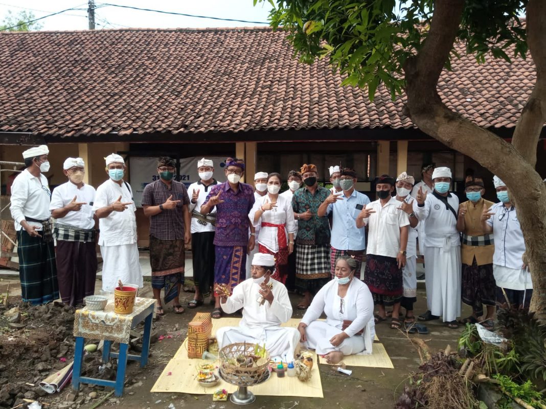 Ngeruak dan Peletakan Batu Pertama BLK Komunitas Pasikian Krama Desa