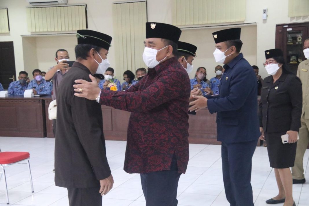 Jelang Akhir Tahun , Bupati Tamba Lantik Dua Pejabat Eselon II
