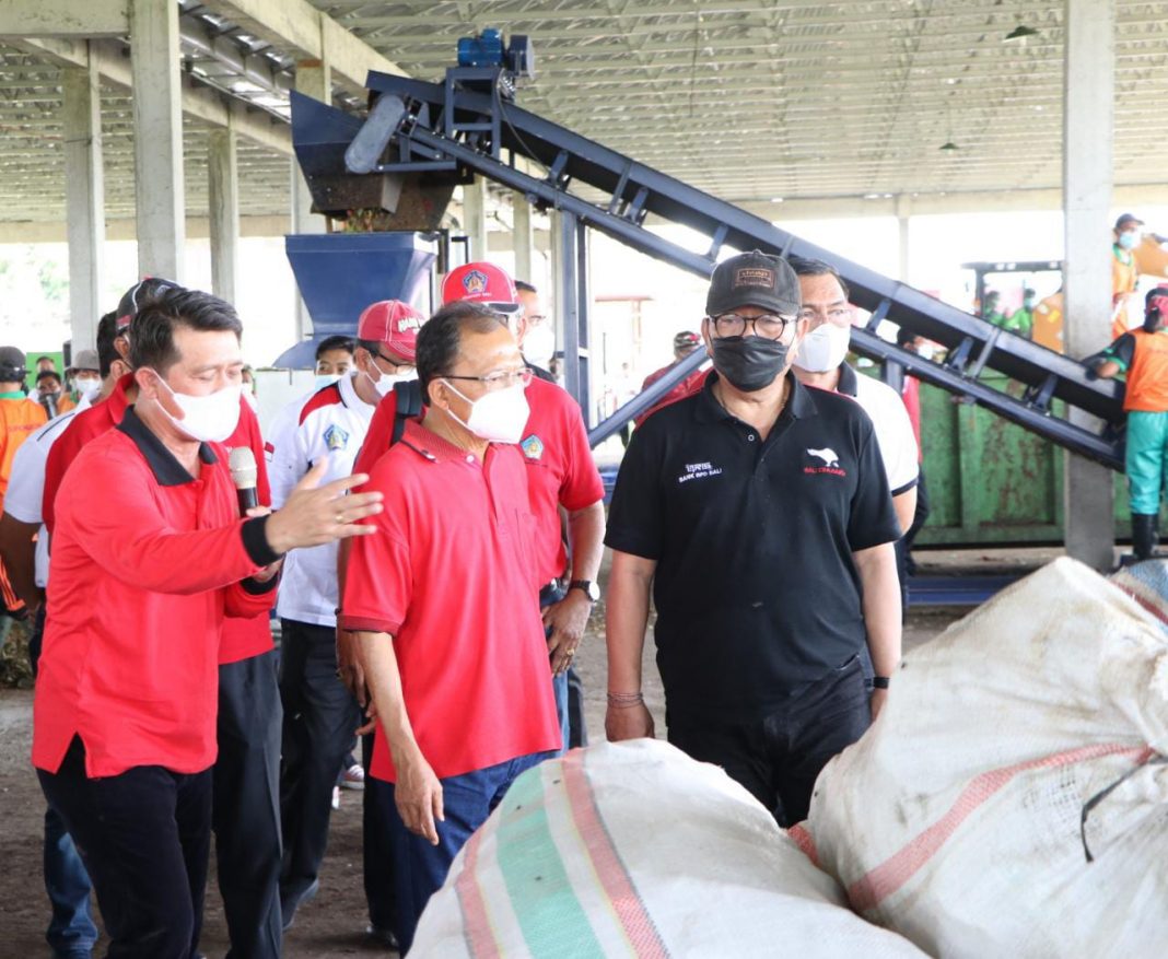 Gubernur Wayan Koster dan Wagub Cok Ace Tinjau Pengelolaan Sampah di Klungkung