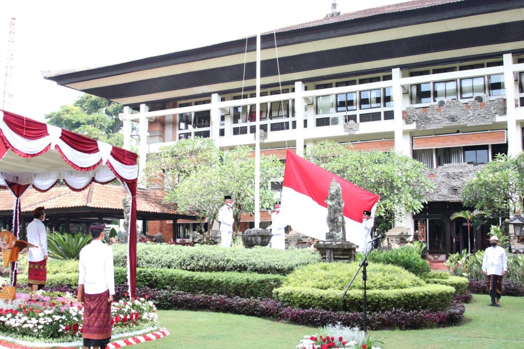 Hari Pahlawan Diperingati di Halaman Kantor Gubernur Bali