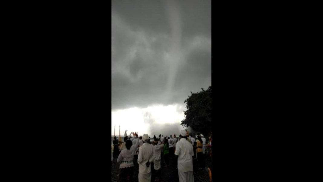 Hujan Lebat dan Angin Putting Beliung Terjang Wilayah Buleleng