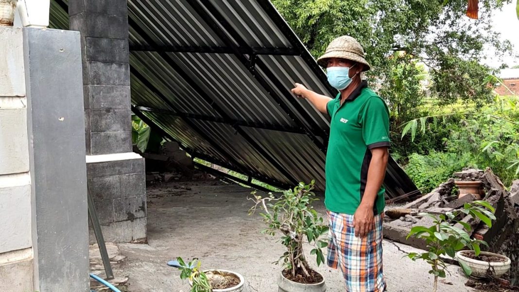 Garasi Jebol, Motor Dinas Hilang Terseret Arus Sungai