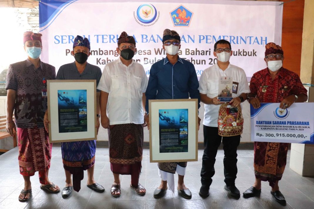 Desa Wisata Bahari Kalibukbuk Terima Bantuan dari KKP RI
