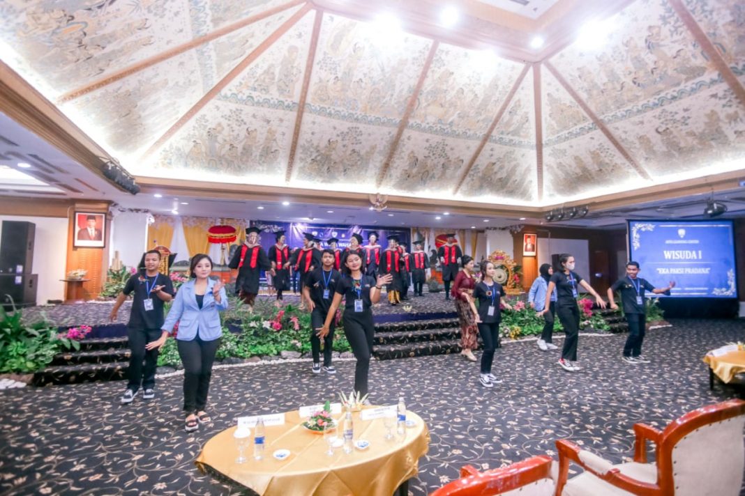 23 Siswa Penerbangan Asta Learning Center Diwisuda dan Dilepas