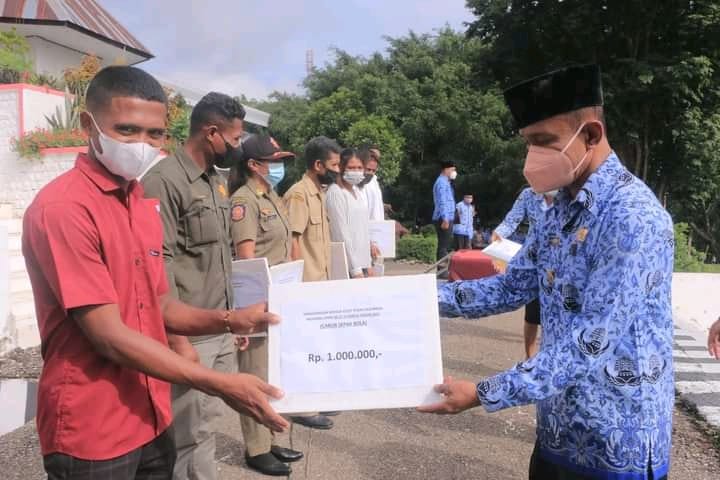 Apresiasi Prestasi 8 Atlet Belu di PON XX, Bupati Agus Taolin dan Wabup Alo Haleserens Beri Bonus