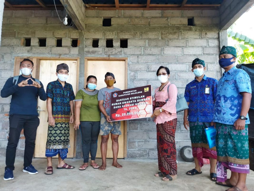 Pemkab Buleleng Berikan Bantuan Stimulan Rumah Swadaya