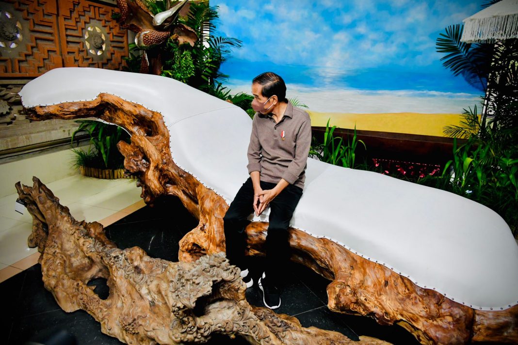 Tinjau Pameran IKM Bali Bangkit, Presiden Apresiasi Produk Pengrajin Bali