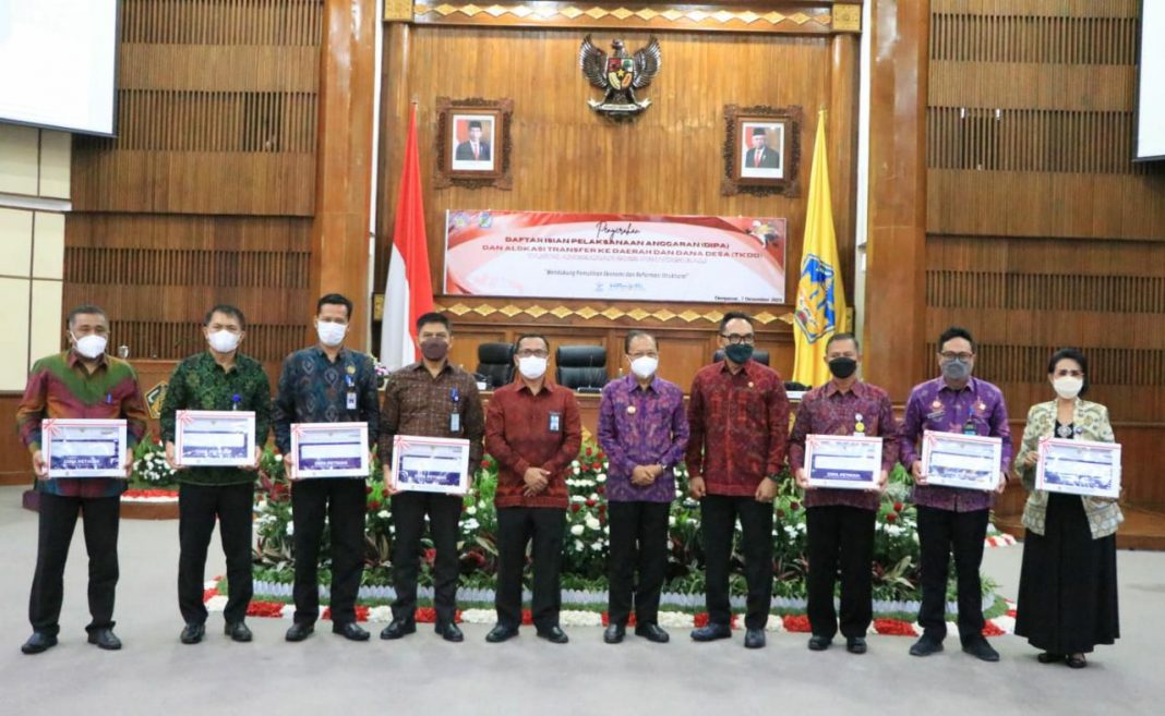 Serahkan DIPA 2022, Gubernur Koster Minta Bupati/Walikota dan Instansi Vertikal Kelola Anggaran Tepat Sasaran