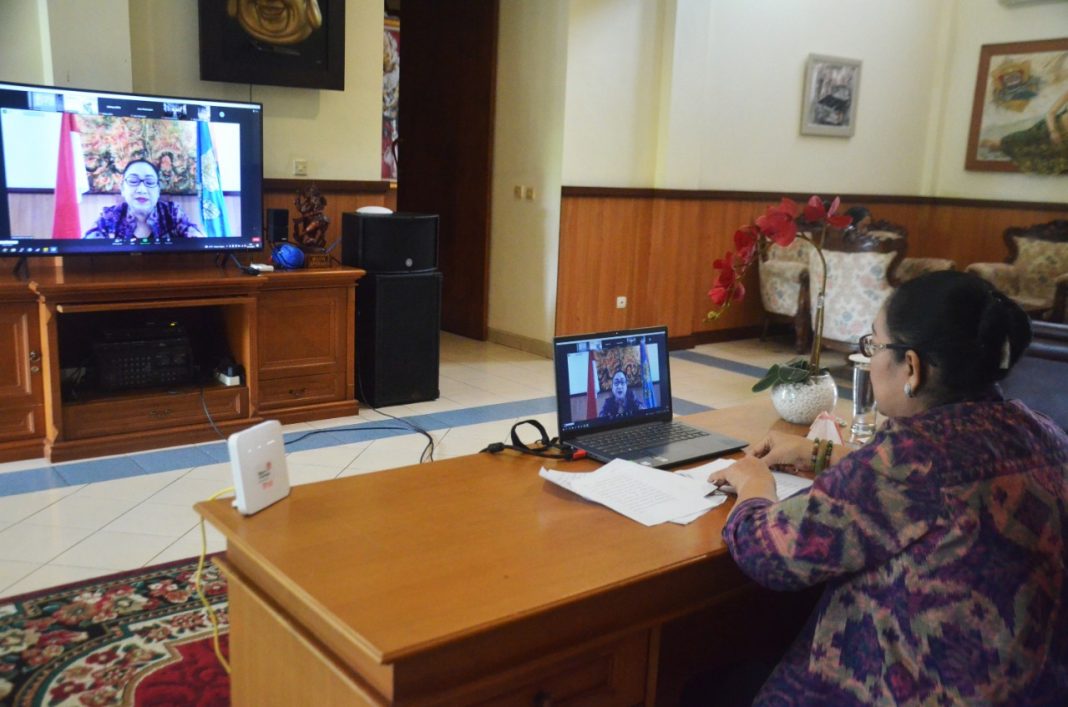 Ketua BKOW Ny. Cok Ace Buka Muswil V Salimah Bali