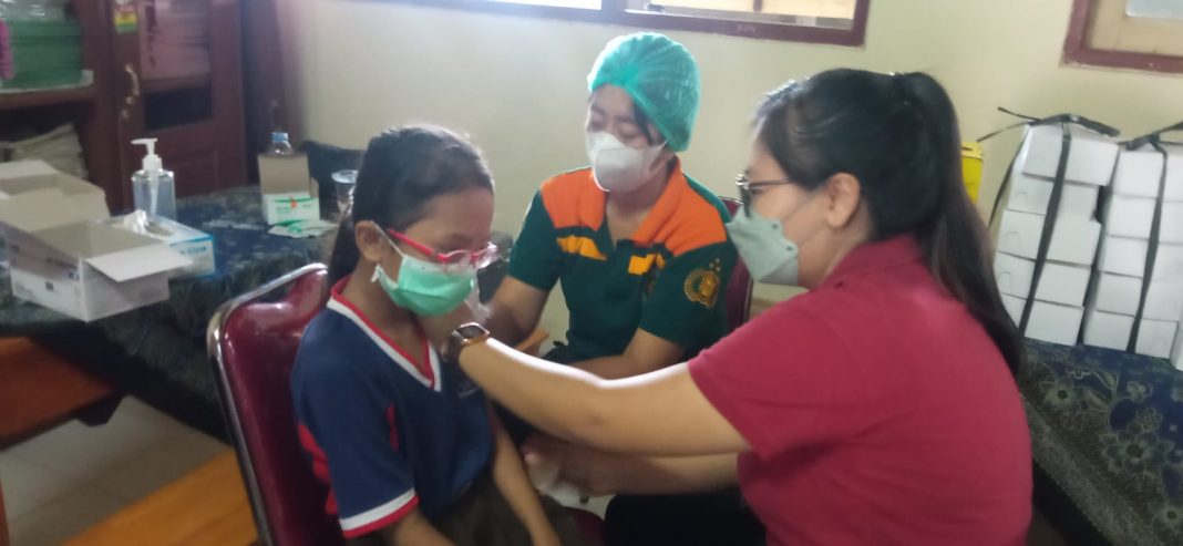 Lebih dari 500 Siswa SD 8 Padangsambian Denpasar Divaksin