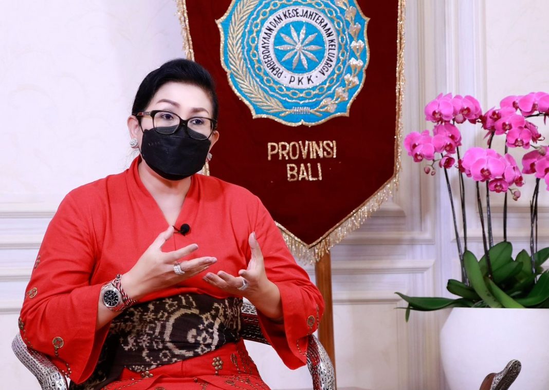 Ny Putri Koster: Jadilah Perempuan Tangguh di Segala Medan