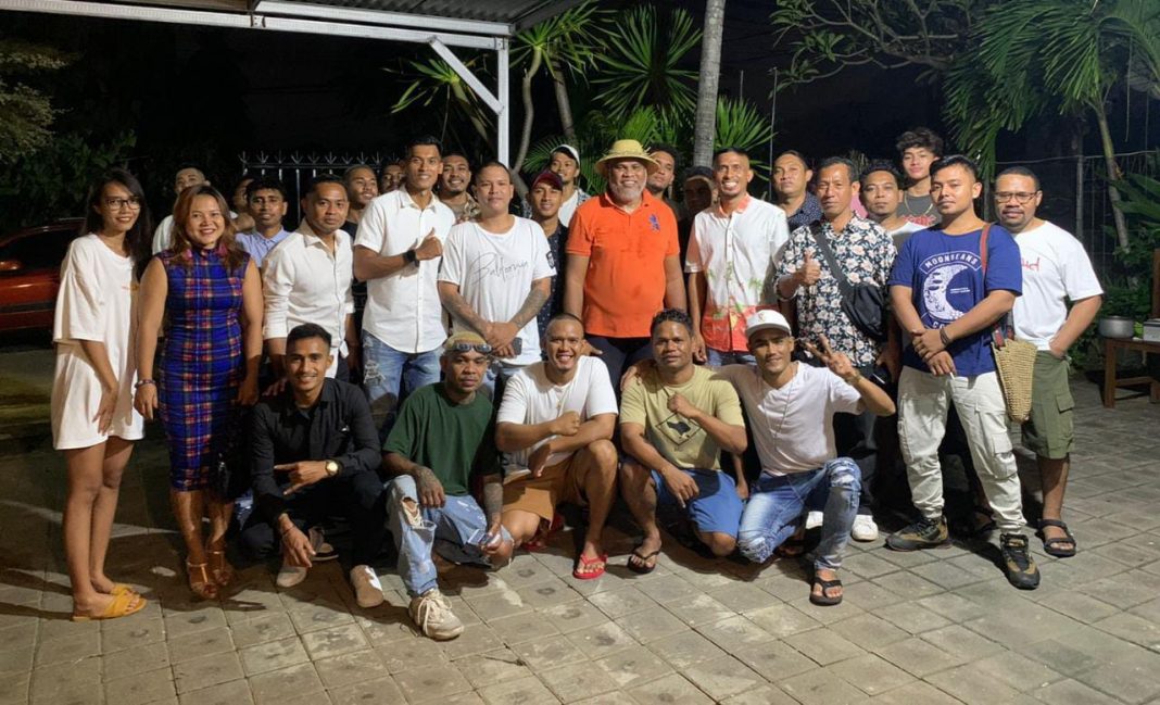 Gelar Natal Bersama Ketua Forum Pemuda NTT di Malam Natal, Pesan Striker Bali United Ini Pun Menyentuh