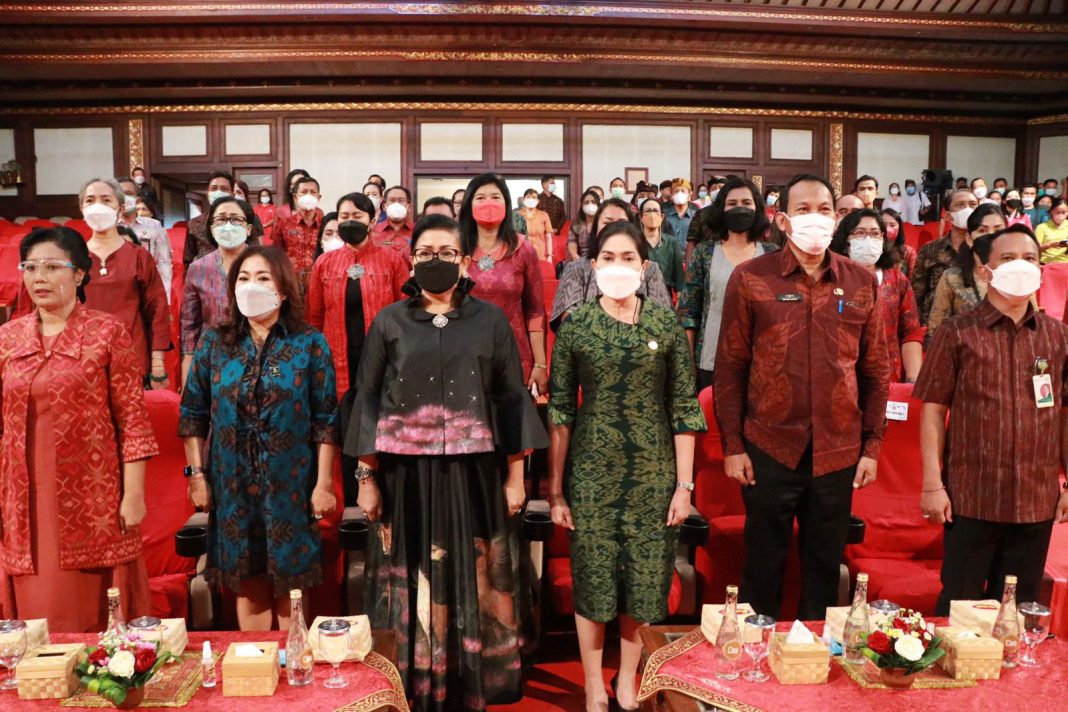 Tutup Pameran Bali Bangkit V, Ny Putri Koster Ingatkan IKM Tingkatkan Kualitas Agar Bisa Bersaing