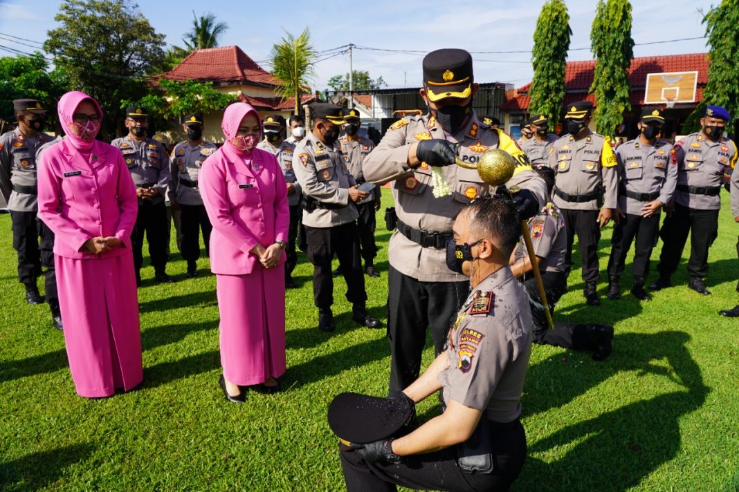 Kapolres Batang Pimpin Upacara Kenaikan Pangkat dan Wisuda Purna Bakti Periode II Tahun 2021