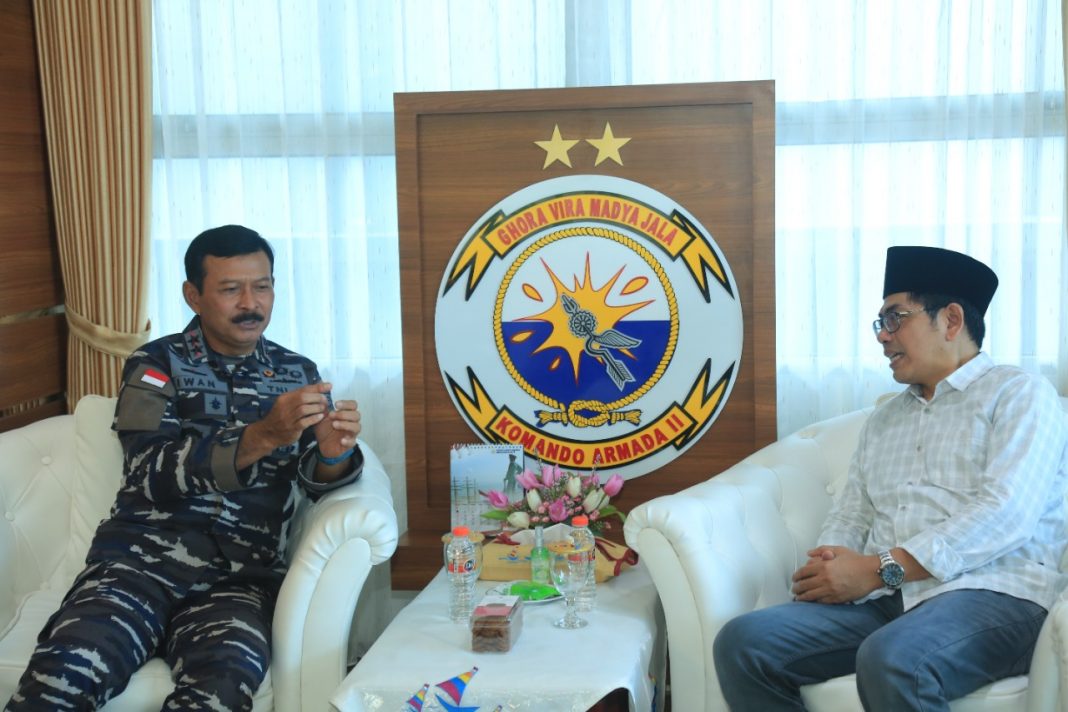 Seperti Ini Sambutan Pangkoarmada II Saat Pengurus Ponpes Ploso Berkunjung