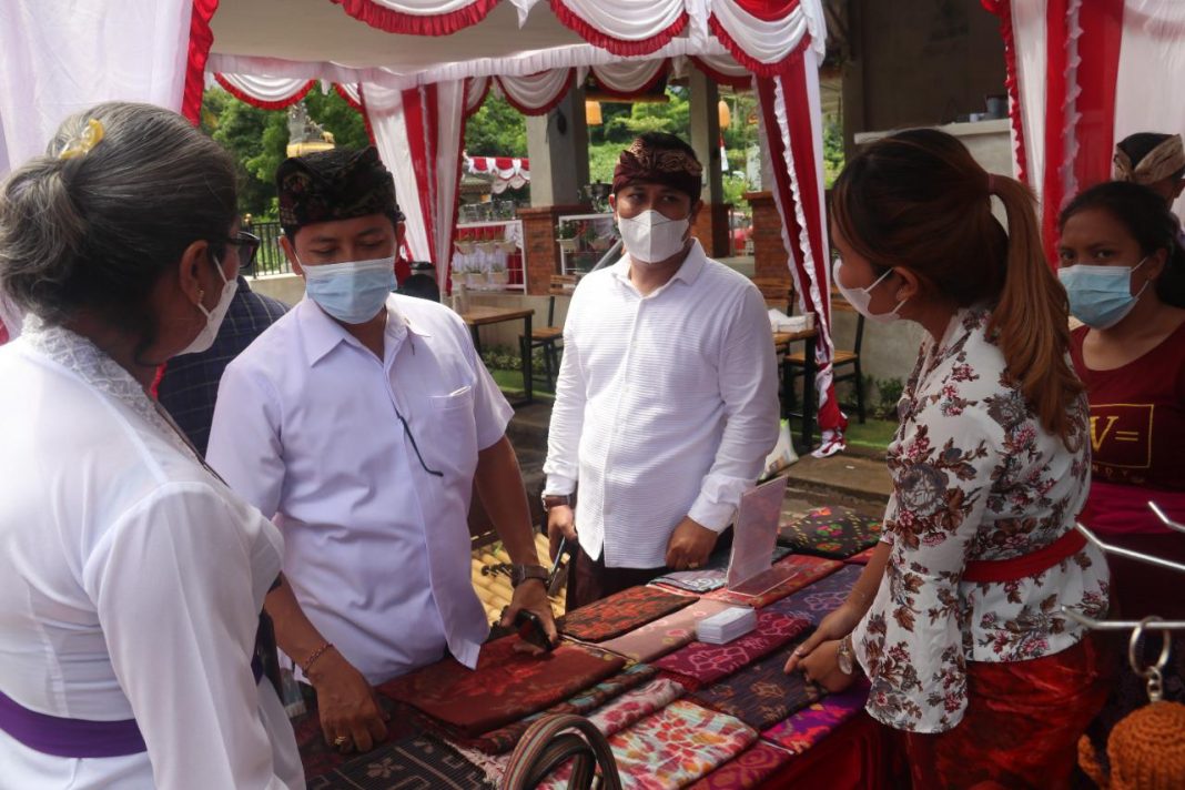 Pemkab Buleleng Apresiasi Kelompok Tani Getah Uyung dalam Membantu UMKM Buleleng