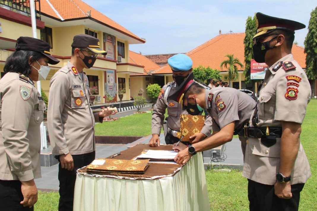 Sertijab Dua Kapolsek dan Kabag Ren Polres Buleleng
