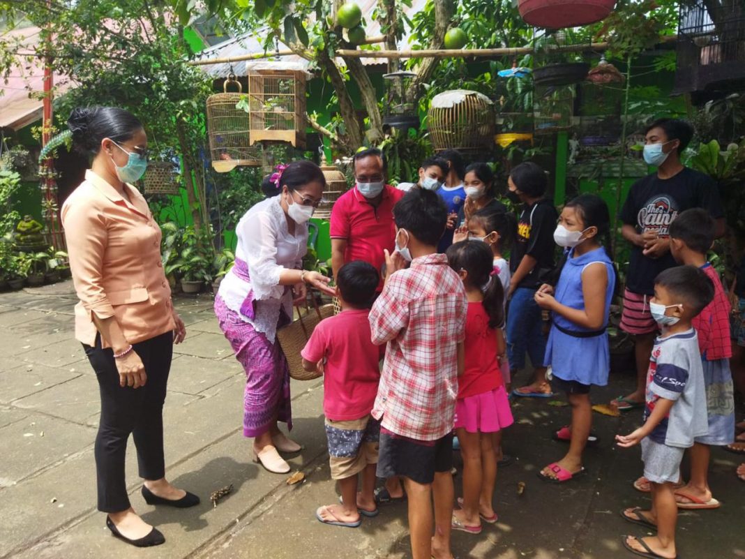 Peringati HUT ke-22, DWP Buleleng Lakukan Bhakti Sosial