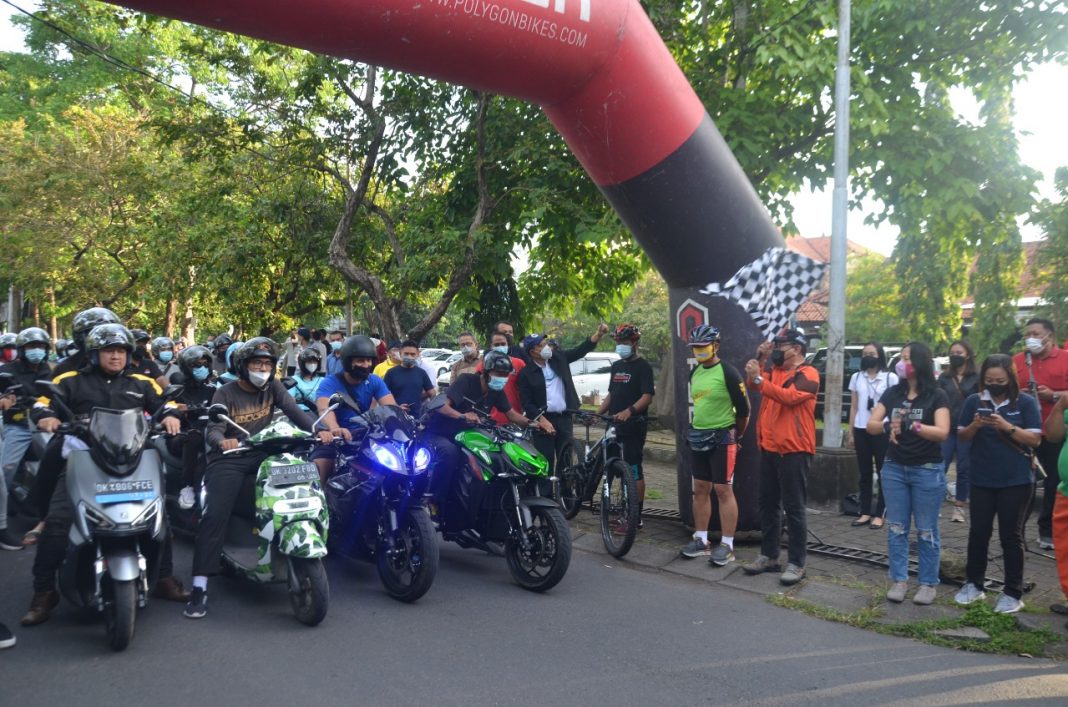 Wagub Cok Ace Harap Konvoi Kendaraan Listrik Jadi Inspirasi Masyarakat Beralih ke Kendaraan Ramah Lingkungan