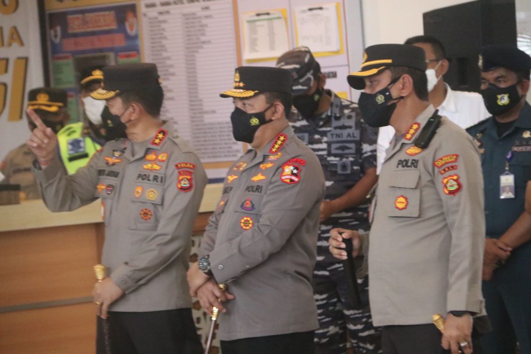 Kapolri Minta Tersangka HF Penendang Sesajen Semeru Diproses Lebih Lanjut