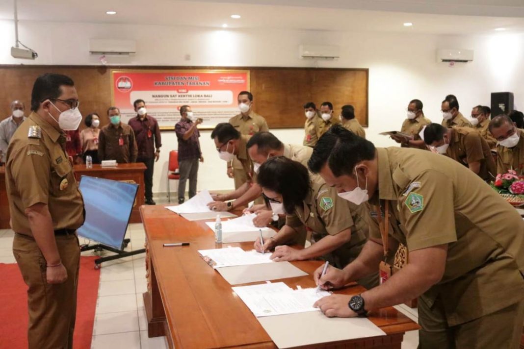 Pastikan Langkah pada Jalurnya, Bupati Tabanan Teken Perjanjian Kinerja OPD