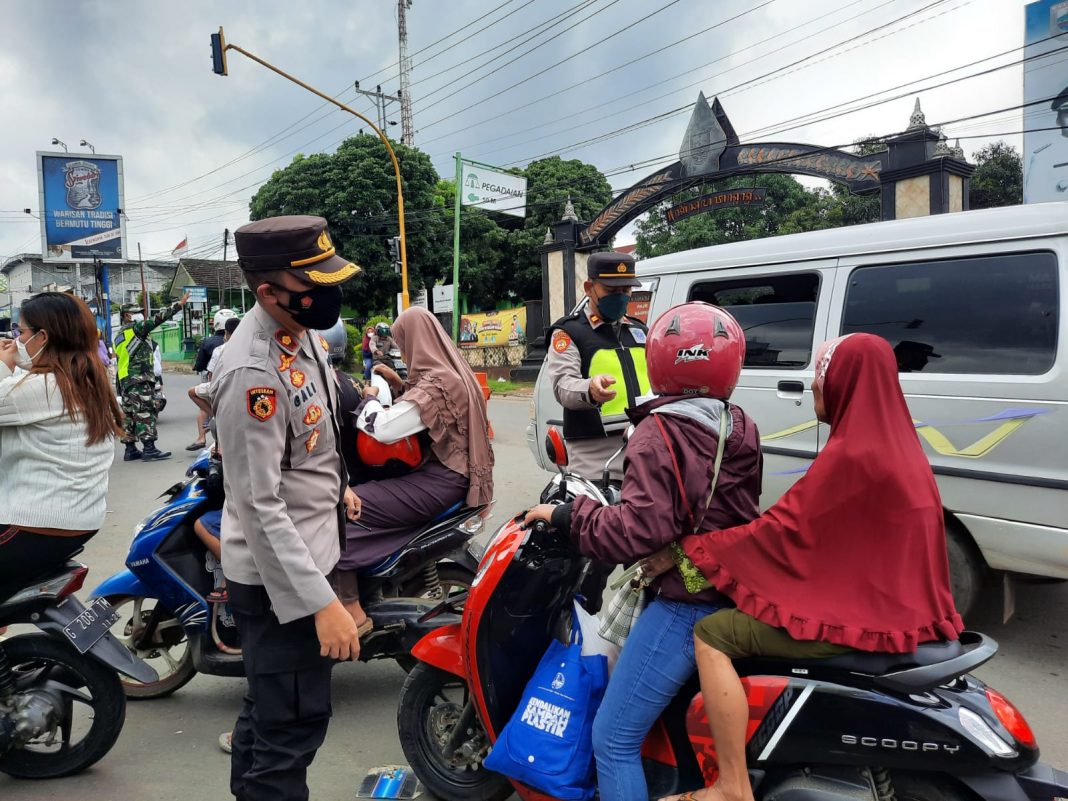 Libur Tahun Baru, Petugas Gabungan Atur Lalin ke Objek Wisata