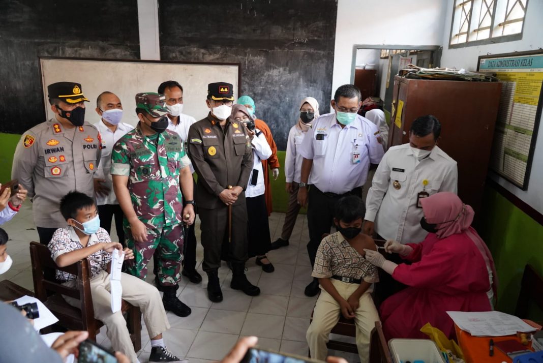 Ribuan Pelajar SD/MI di Batang Mulai Divaksinasi COVID-19