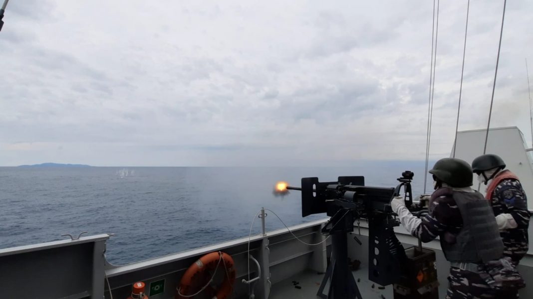 KRI R.E. Martadinata-331 Gelar Latihan Penembakan Artileri