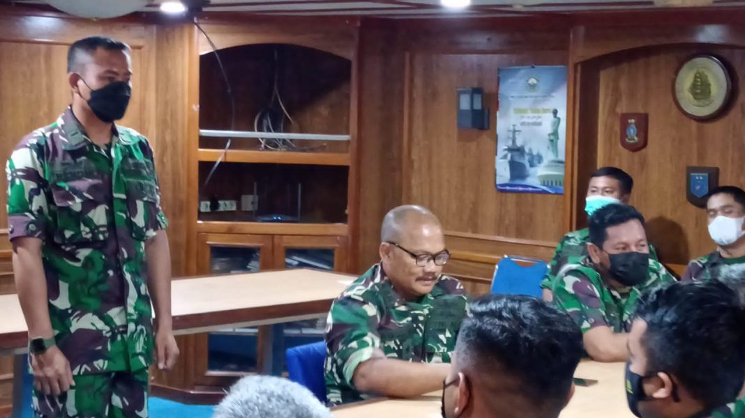 Komandan KRI Arun-903 Beri Pesan Semangat Kepada Seluruh ABK