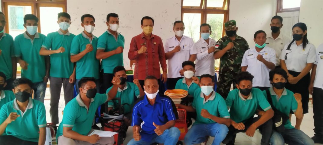 Serahkan Bantuan, Bupati Agus Taolin : Ini Salah Satu Penciptaan Lapangan Kerja Bagi Masyarakat Belu