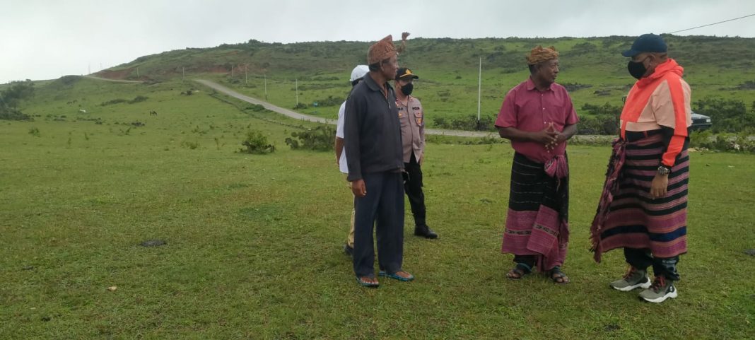Polisi dan Tokoh Adat Setempat Terima Kunjungan Deputi II BNPP di Fulan Fehan