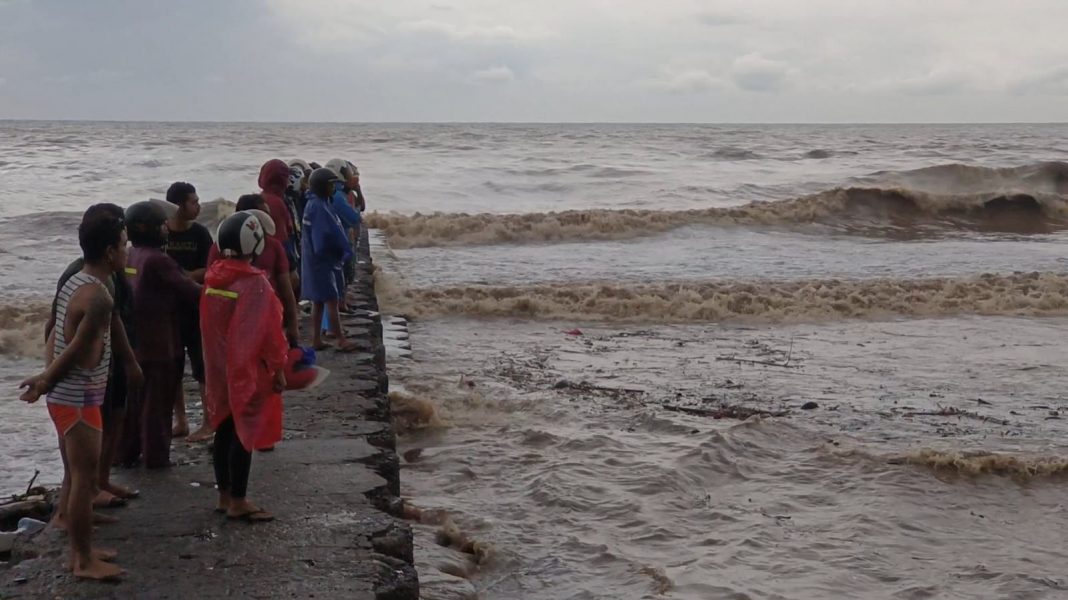 Sebrangi Sungai, Ibu dan Anak Terseret Arus
