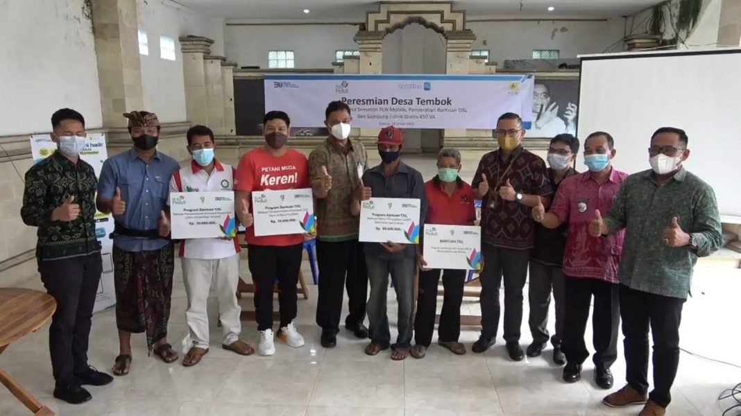 Peduli Peningkatan Perekonomian Masyarakat Buleleng, PLN Serahkan Bantuan 160 Juta