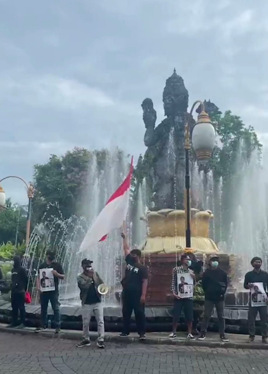 Gelar Aksi, Warga Bali Minta Polri Tangkap Pelaku Pelecehan Simbol Negara