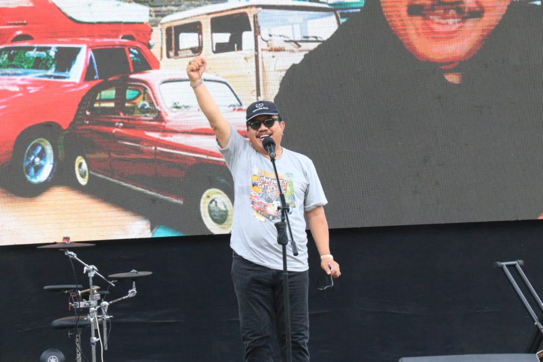 Wagub Cok Ace Hadiri Acara Kumpul Bersama Komunitas Penggemar Mobil Kuno