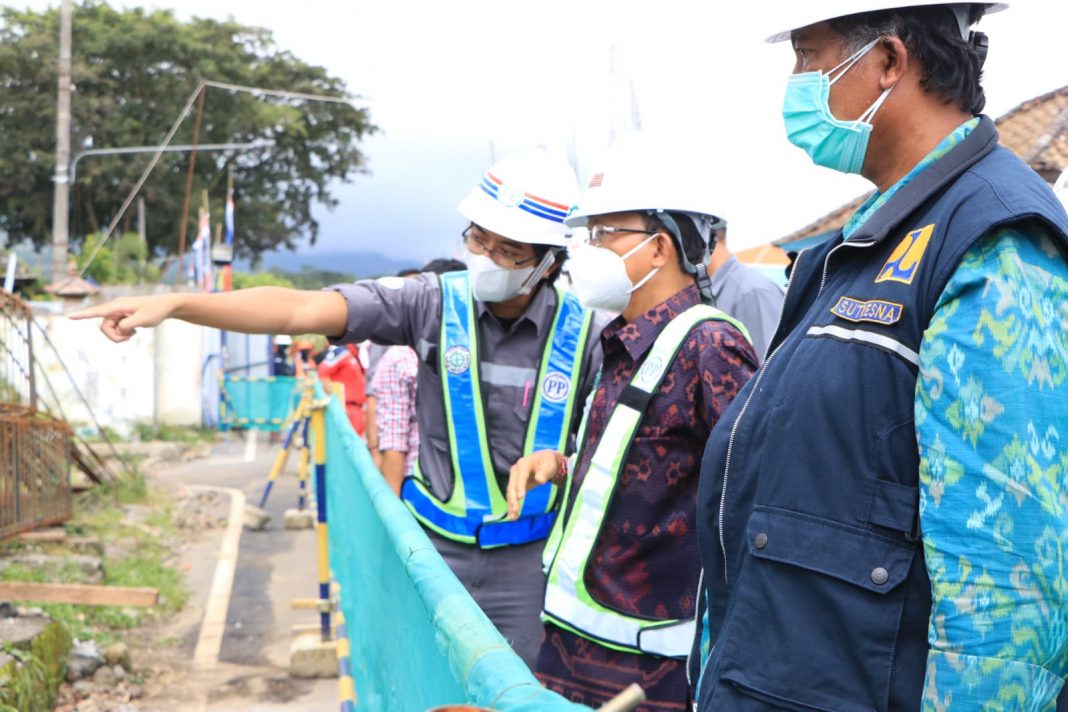 Gubernur Bali, Wayan Koster Meninjau Progres Pembangunan Pelindungan Kawasan Suci Besakih