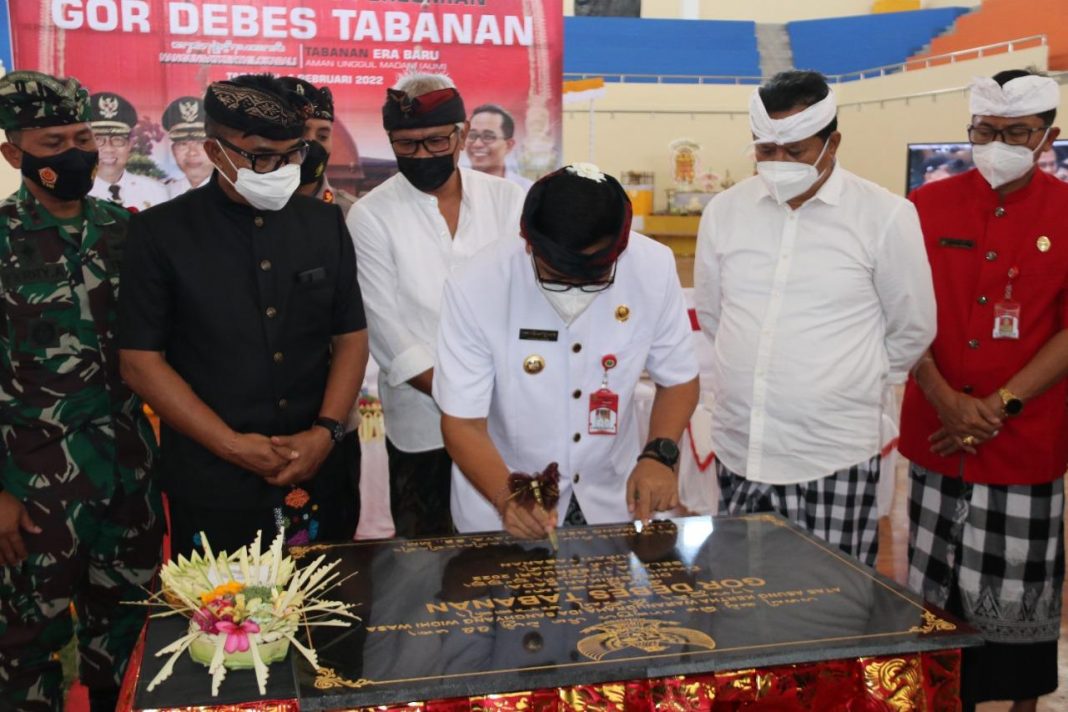 Membangun Bersama Masyarakat : Bupati Tabanan Resmikan GOR Debes Tipe B Nasional Berkapasitas 2500 Penonton