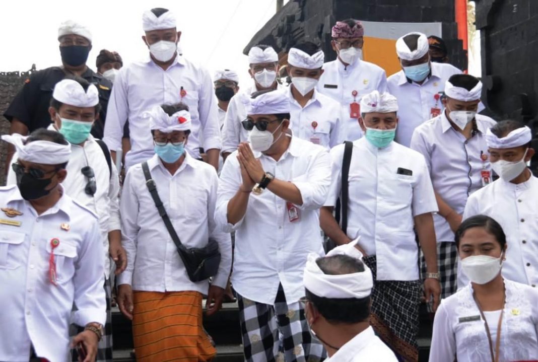 Bupati Tabanan Ingatkan Warga Pacung Selalu Kompak Wujudkan Pembangunan