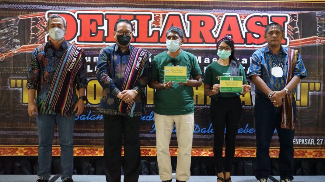 Wagub Bali Jelaskan Isi Nangun Sat Kerthi Loka Bali kepada Warga Flores Timur NTT