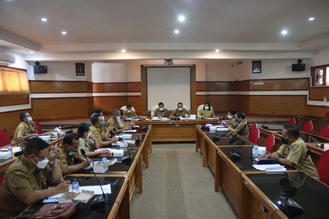 Pimpin Rakor Teknis Perayaan Tumpek Wayang, Sekda Suyasa Arahkan Jajaran Pedomani Instruksi Gubernur