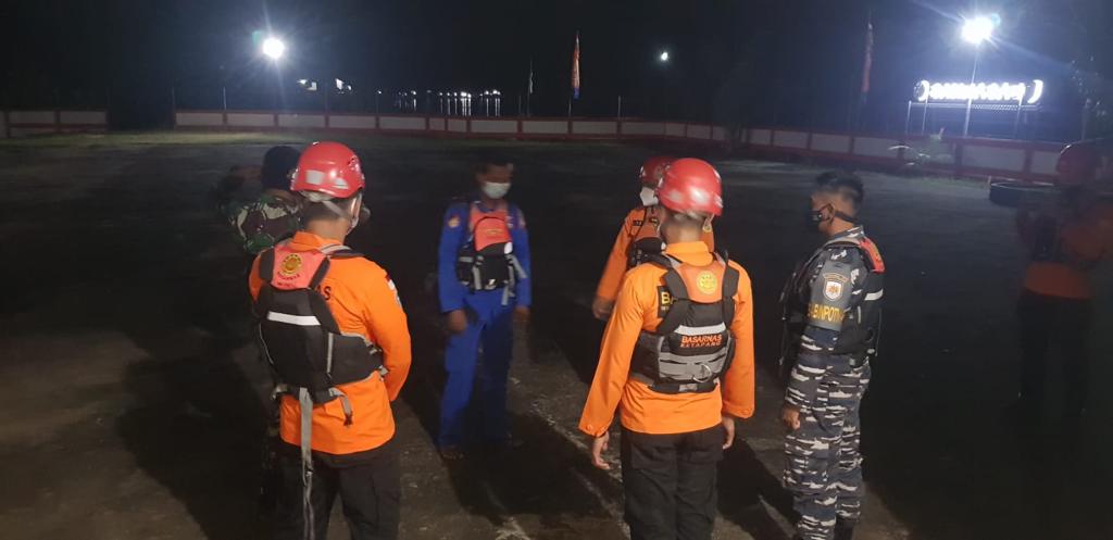 Sakit Keras, TNI AL Evakuasi Kapal Musibah Perairan Kuala Pendek Ketapang