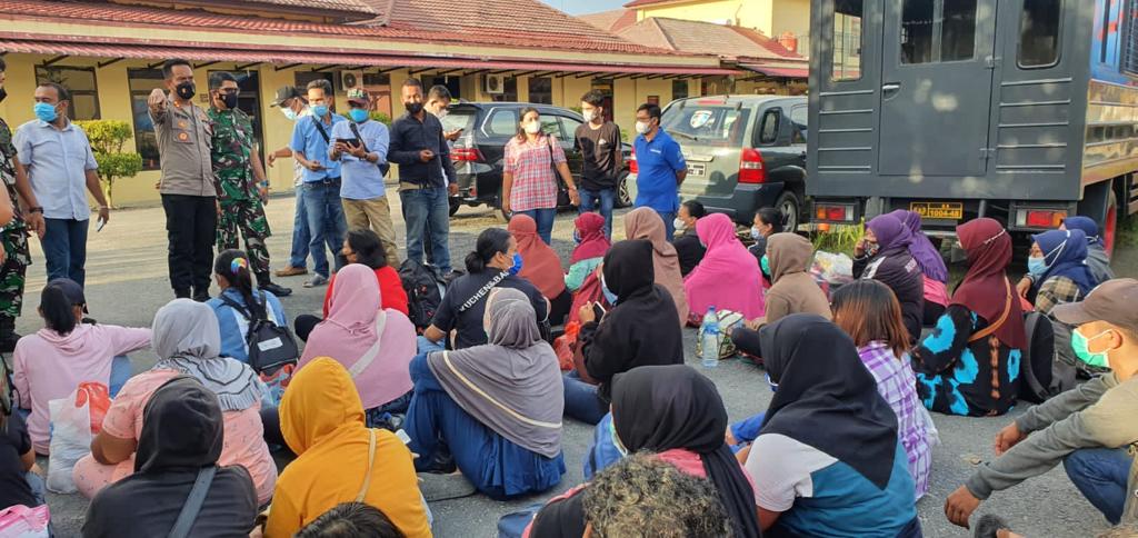 Gerebek Gudang Penampungan, TNI AL Tangkap 75 Orang Calon PMI Ilegal di Tangjung Balai Asahan