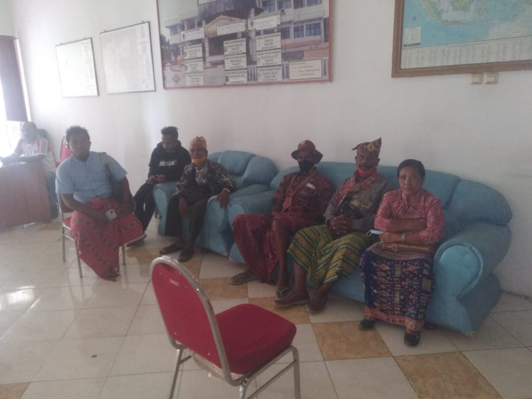 Protes Keputusan Bupati, Ketua Komite SDK Welilan Bersama Keluarga Dekatnya Mengadu Ke DPRD Belu